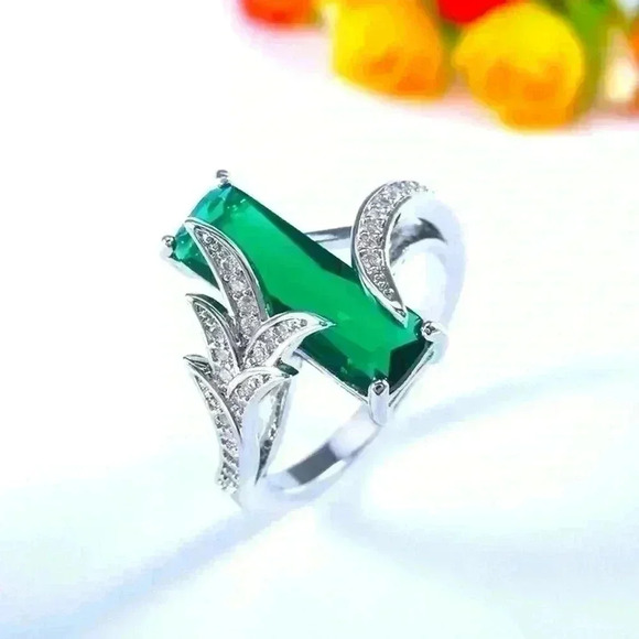 Gorgeous 14k White Gold OverSilver Emerald Diamond Ring - Picture 1 of 5